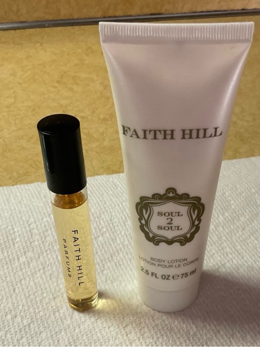 Faith Hill: “Soul 2 Soul ‘’ duo/set Body Lotion white tube & Parfume roll on.